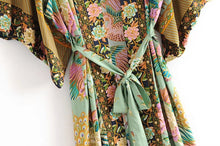 Load image into Gallery viewer, Queens Robe Beach Kimono
